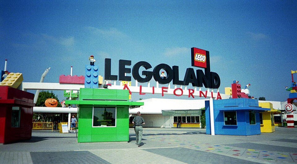 The LEGOLAND California entrance with its large LEGO sign and colorful brick ticket booths