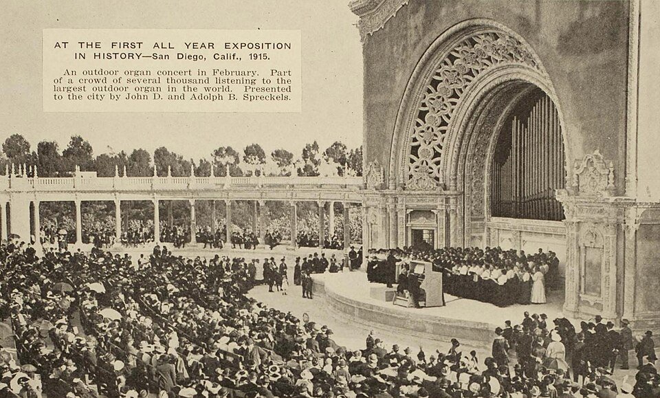 A crowd at an outdoor concert at the Spreckels Organ Pavilion during the 1915 exposition, a historic photo